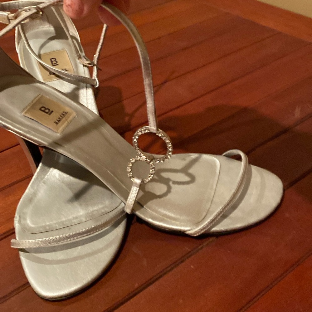 Silver ankle strap heels with beautiful rhinestone Circle link